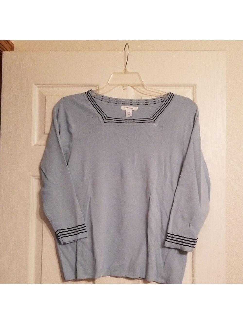 Dressbarn woman cute top/sweater light weight